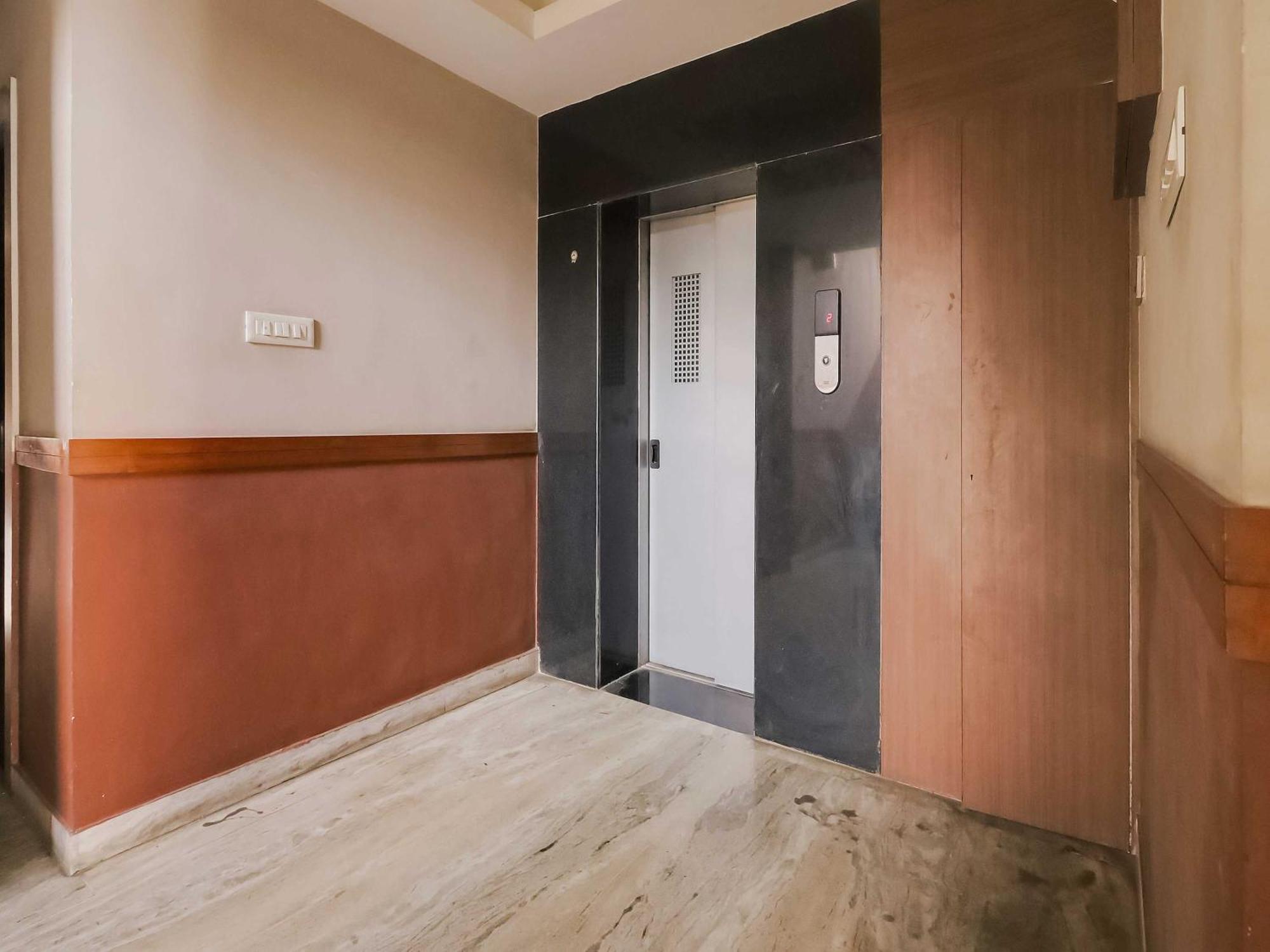 Hotel O Nirvana Lodge Guwahati Esterno foto