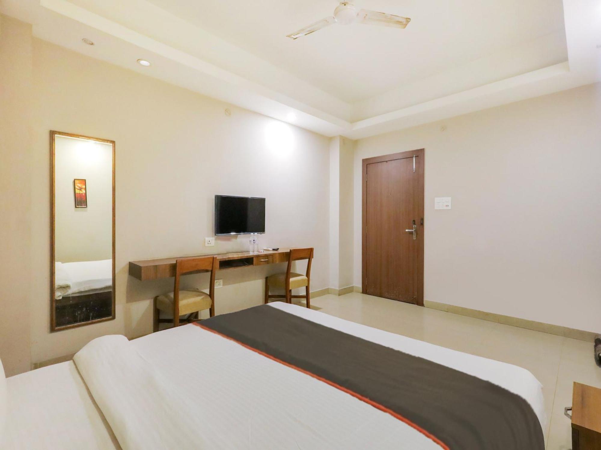 Hotel O Nirvana Lodge Guwahati Esterno foto